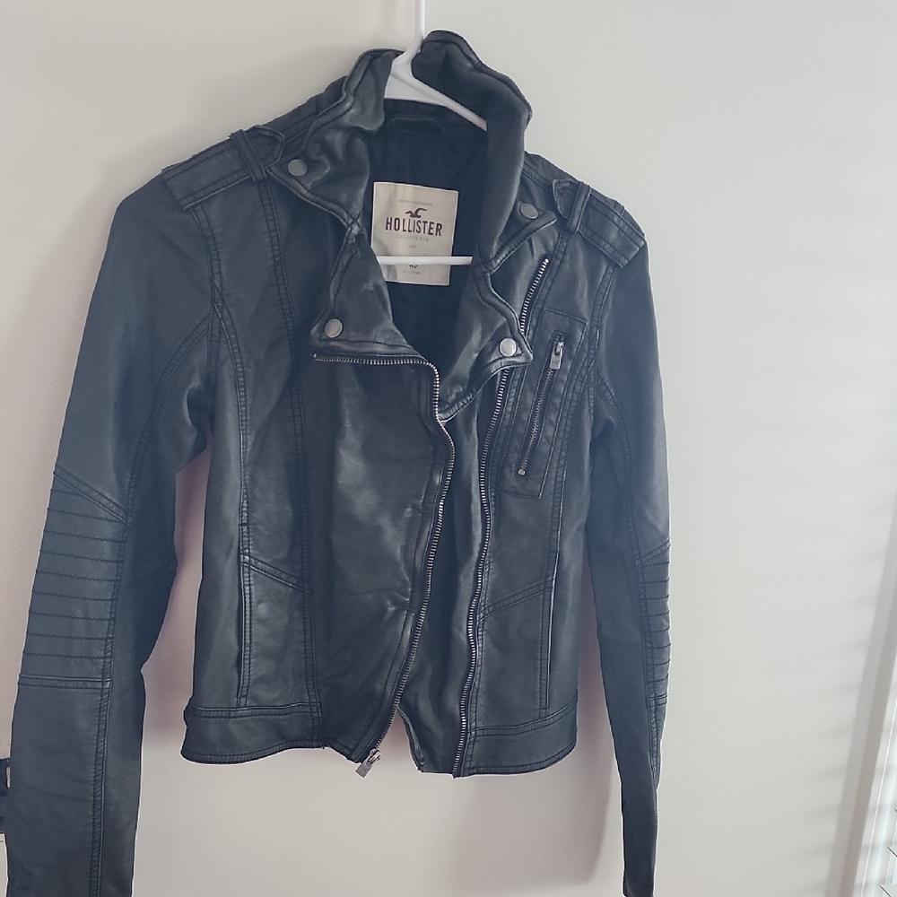 βΌοΈVERY RARE!βΌοΈ πβ€οΈ HOLLISTER PLEATHER MOTO JACKET β€οΈπ - Picture 2 of 16